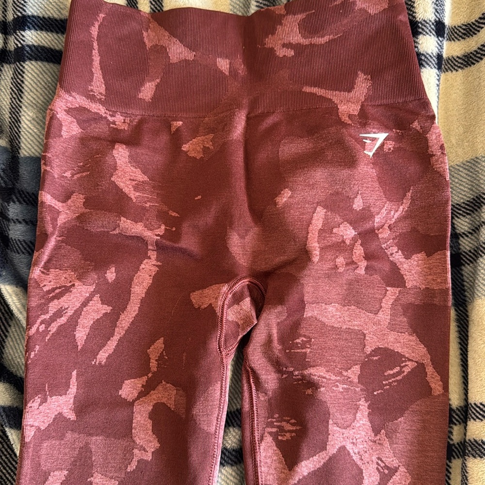 Gym shark cameo leggings size medium!